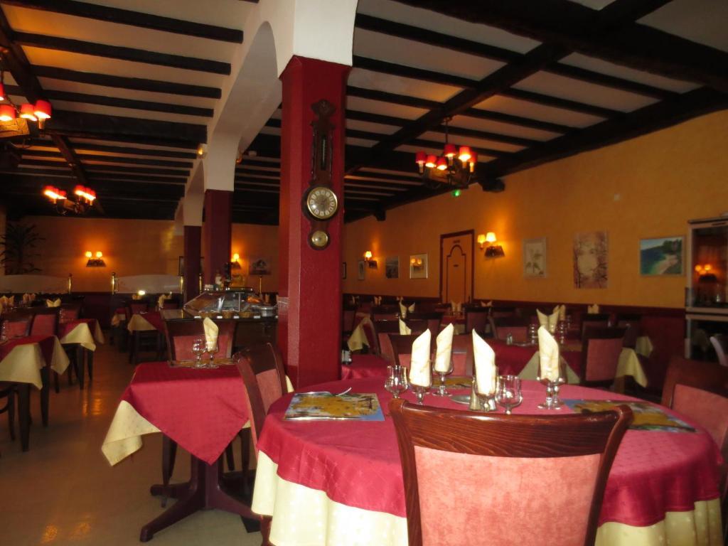 Hotellerie Du Centre Salies-du-Salat Buitenkant foto